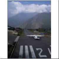 NP_EBC_D01_Flight_Runway_Lukla.jpg