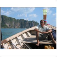 TL_Krabi_AoNang_ManInBoat2.JPG