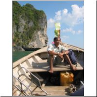 TL_Krabi_AoNang_ManInBoat3.JPG