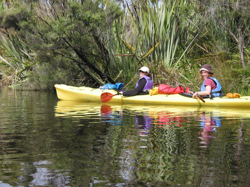 nz_hnz_d06_kayaking_karen_sarah.jpg